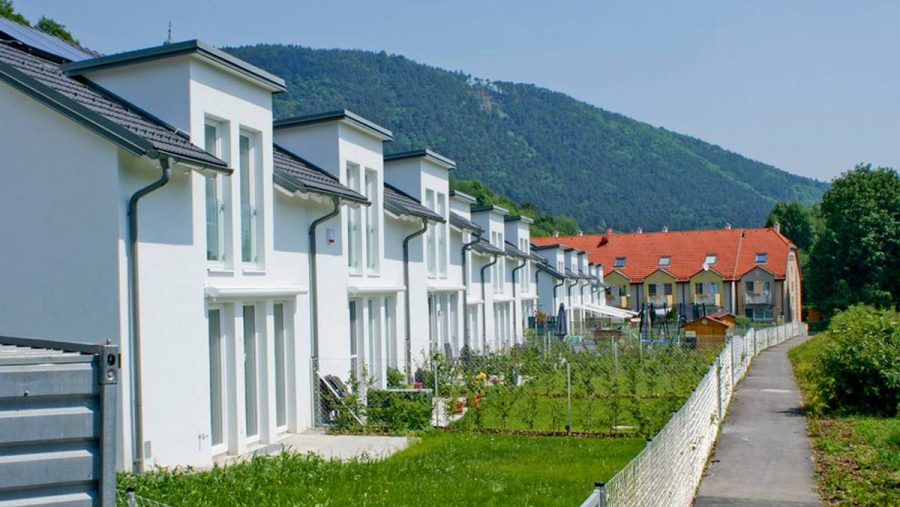 Neubauwohnungen mit Garten in ruhiger Lage, ideal für Immobilieninteressierte in Wien. Attraktive Wohnanlage.