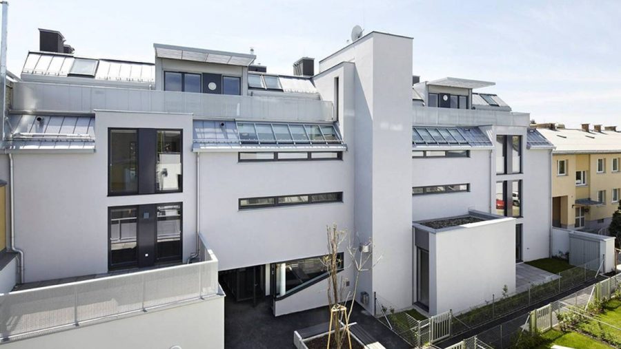 Moderne Immobilie mit großzügigem Garten und Balkon, ideal zum Wohnung kaufen in ruhiger Lage in Wien.