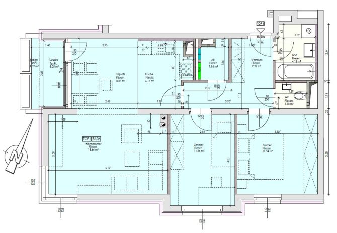Grundriss eines Apartments mit mehreren Zimmern, Küche und Badezimmer in Blau dargestellt.