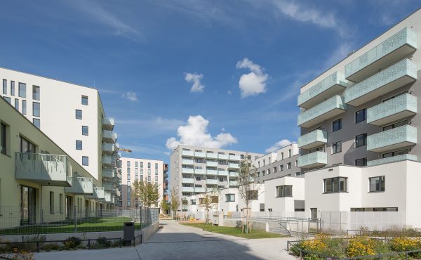 Moderne Wohnanlage mit Balkonen in ruhiger Lage, ideal zum Wohnung kaufen in Wien.