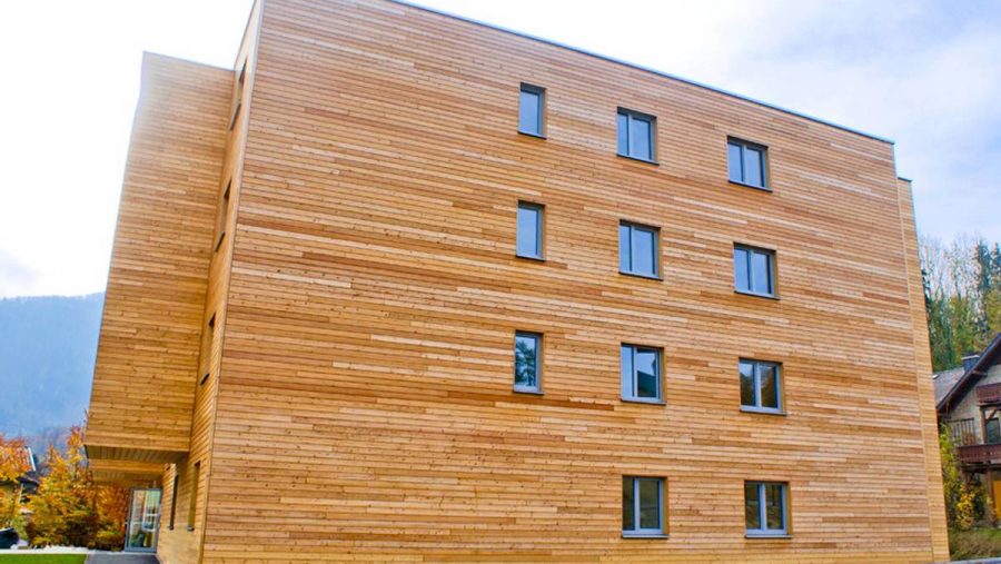 Modernes Holz-Apartmenthaus in malerischer Lage. Ideal für Wohnungskauf.