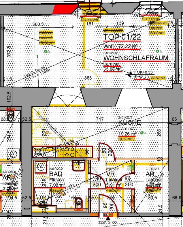 Grundriss einer Wohnung mit detaillierten Maßen und Raumaufteilung in deutscher Beschriftung
