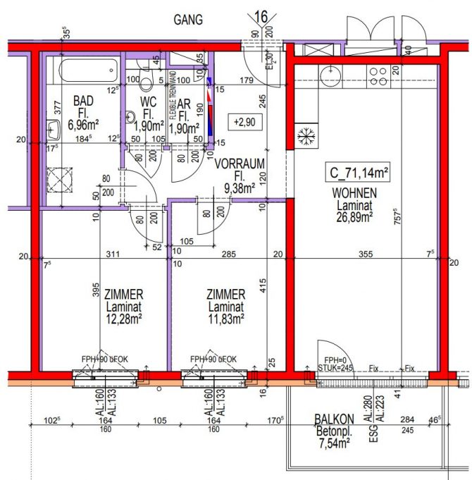 Grundriss einer 3-Zimmer-Wohnung mit Bad, Küche und Balkon, ideal für Familien.