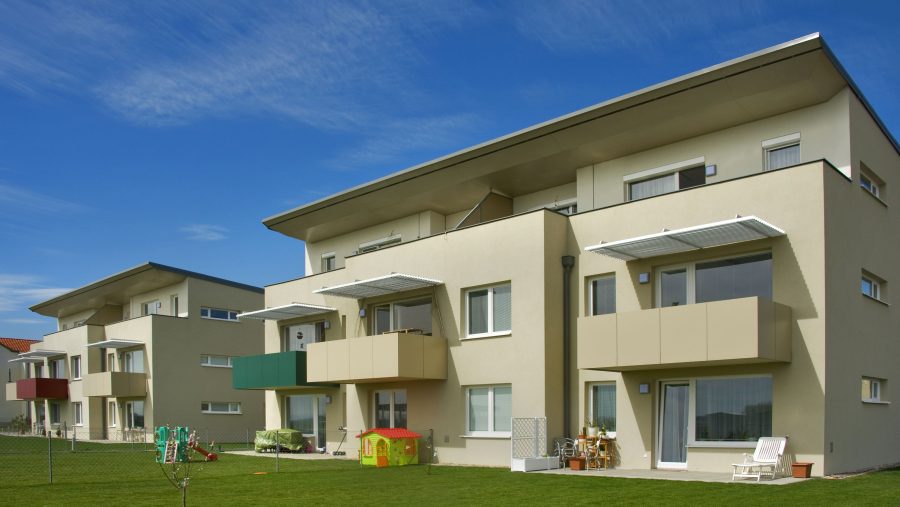 Moderne Wohnanlage mit Balkonen und Gartenfläche in Wien – ideal für Familien, Wohnung kaufen leicht gemacht.