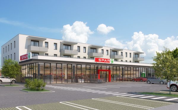 Moderne SPAR-Supermarkt mit Parkplätzen und Wohngebäude im Hintergrund an einem sonnigen Tag.