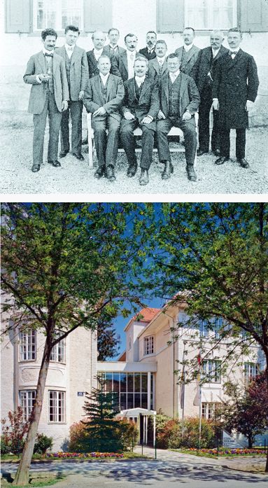 Gründungsväter - Bürogebäude der "Wien-Süd" Historisches Gruppenfoto und modernes Gebäude im Freien bei sonnigem Wetter, umgeben von Bäumen.