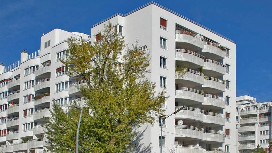 Modernes Wohngebäude in Wien mit Balkonen, ideal für Wohnung kaufen in guter Lage.