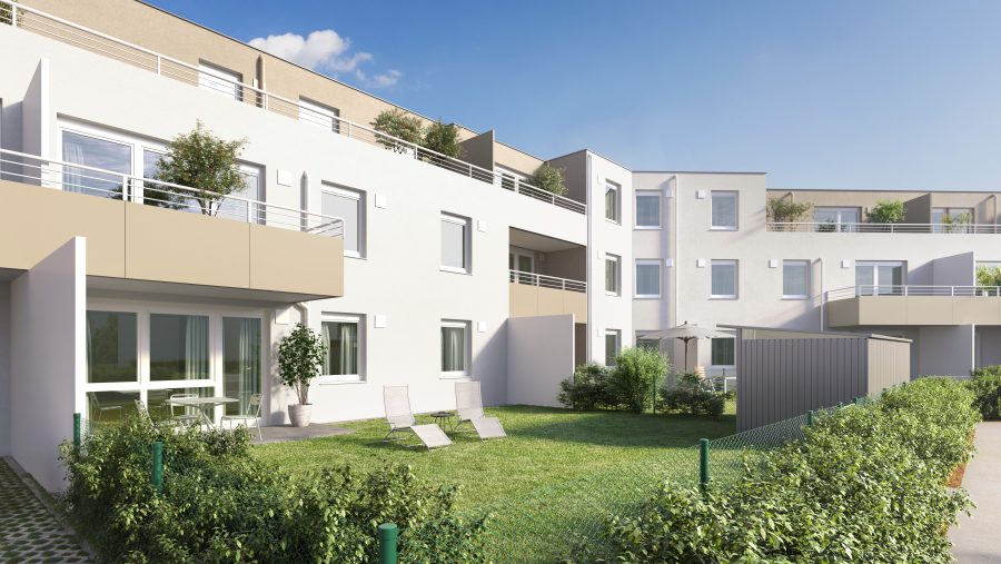 Moderne Wohnanlage mit Garten, Balkon und Terrassen unter blauem Himmel. Ideal für Entspannung und Komfort.